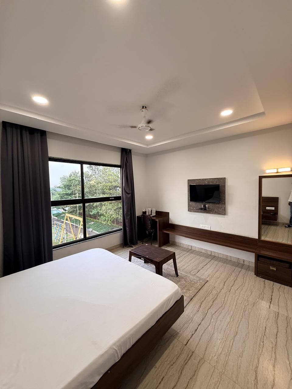 Executive King Bed